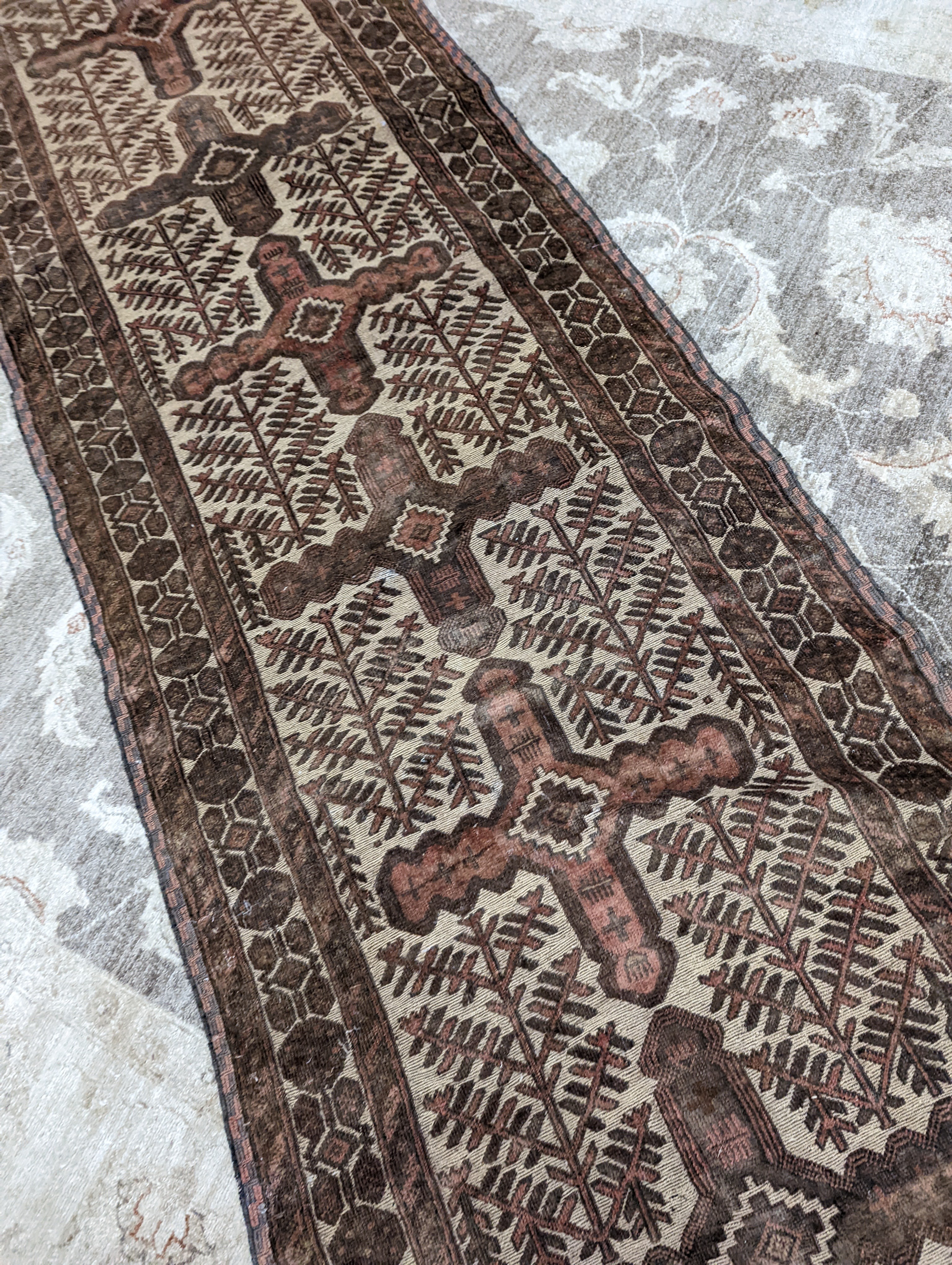 A Turkish Kelim carpet, 370 x 94cm